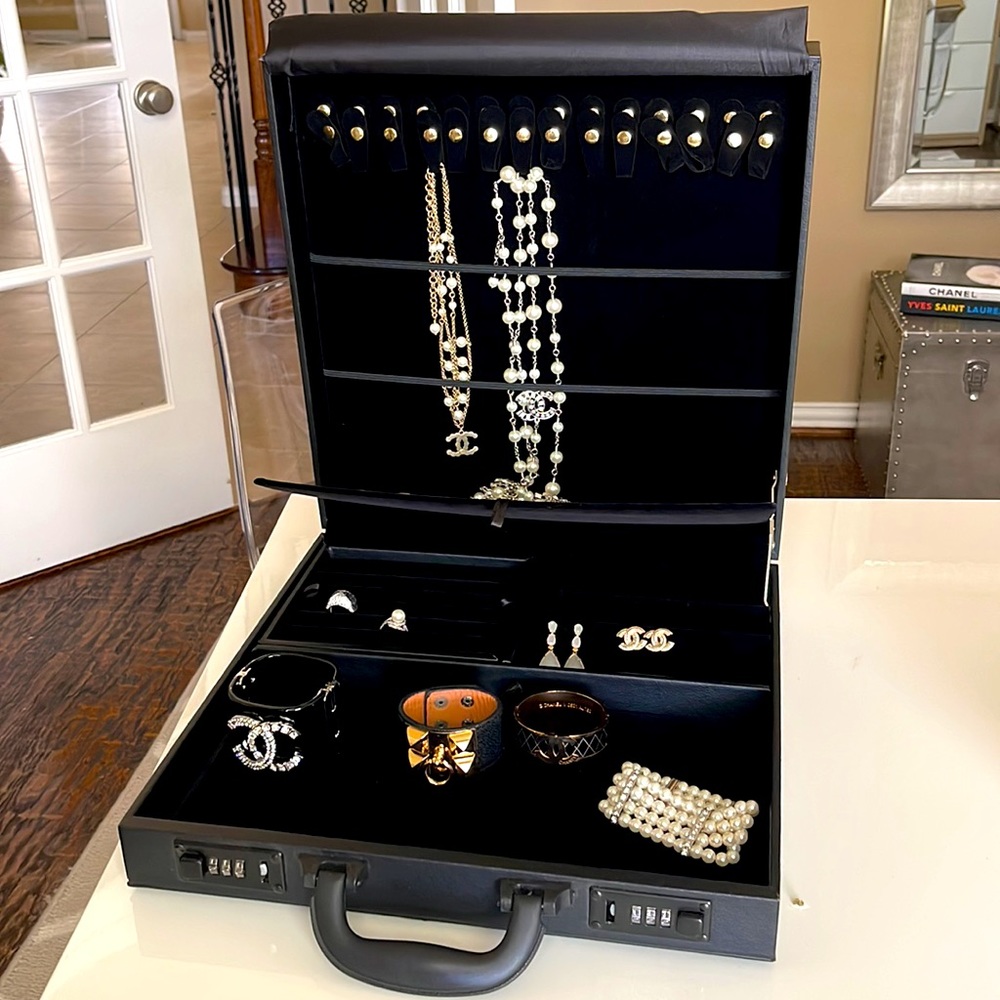 Jewelry Box With Code Black - Picture 14 of 14
